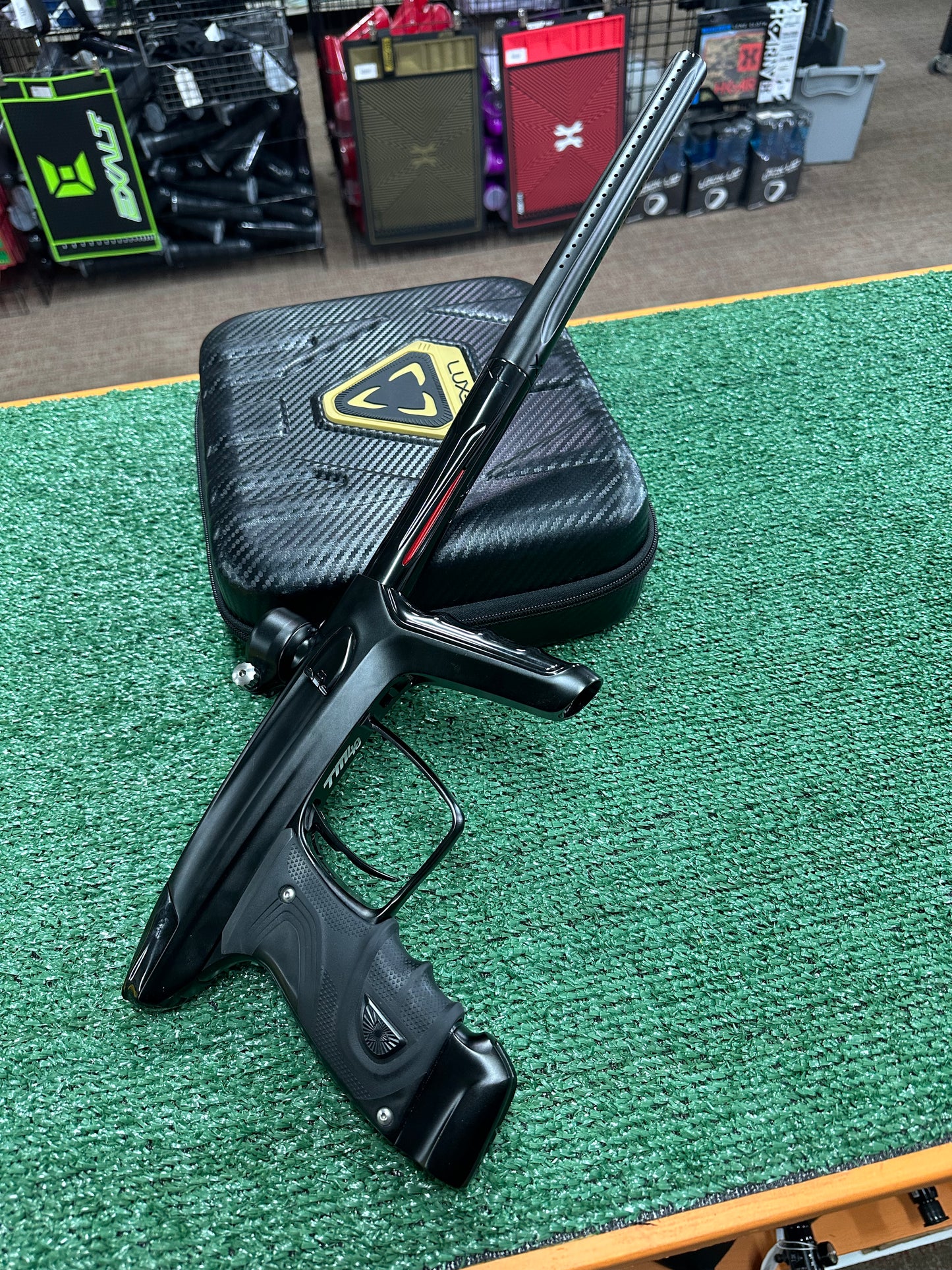 Used DLX Luxe TM40 w/ F16 Bolt – Black (#6020)
