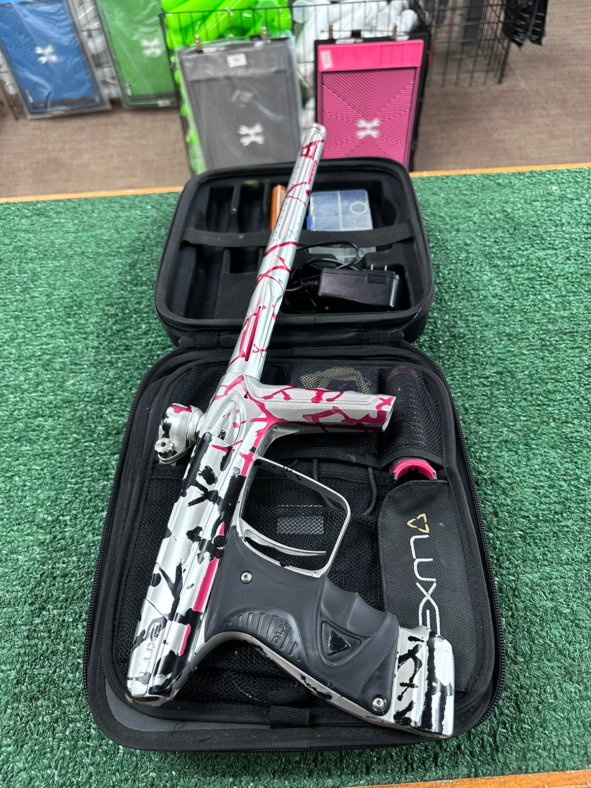 Used Luxe Ice - White/Black/Red Splash(ICE18480) 1/15